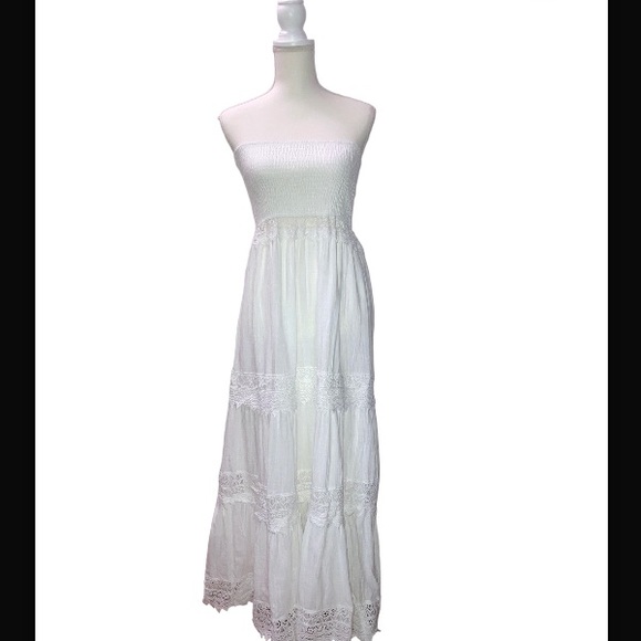 Beautiful White laced Tierd Cottage Maxi Dress - Picture 9 of 11